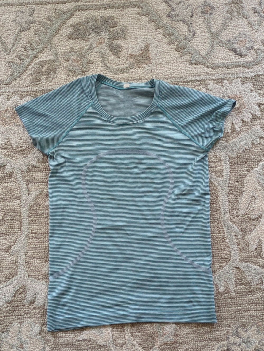 Set of 2 Lululemon Women's Shirts - Picture 5 of 8